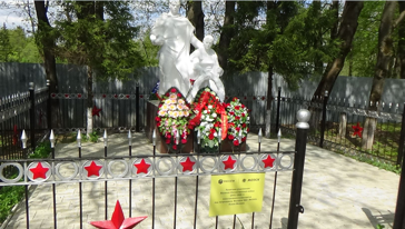 Памятник героям Великой Отечественной войны (братская могила). Г. Москва, ТиНАО, пос. Кленовское.  